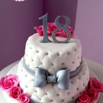 Tort na 18 urodziny
